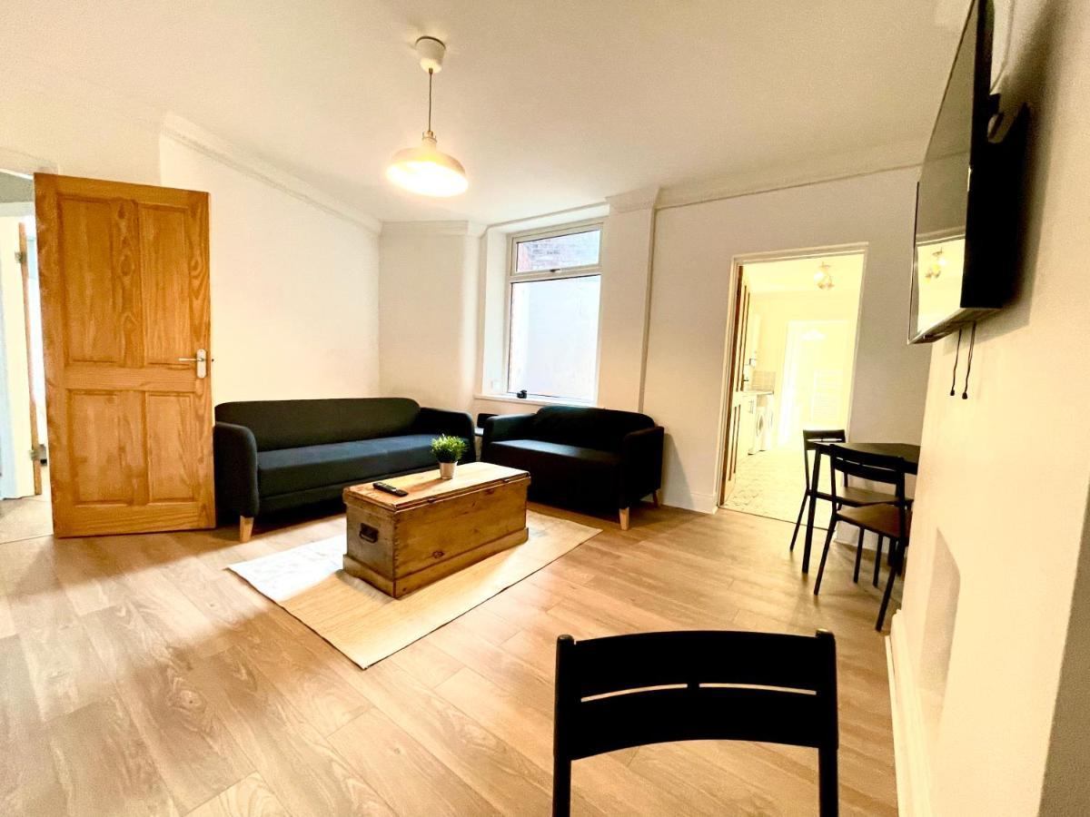 Huge Serviced Apartment With Free Parking Jesmond エクステリア 写真