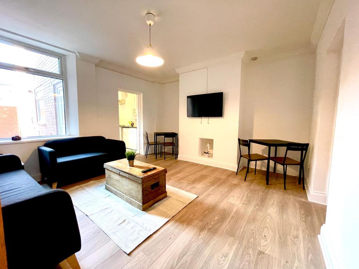 Huge Serviced Apartment With Free Parking Jesmond エクステリア 写真
