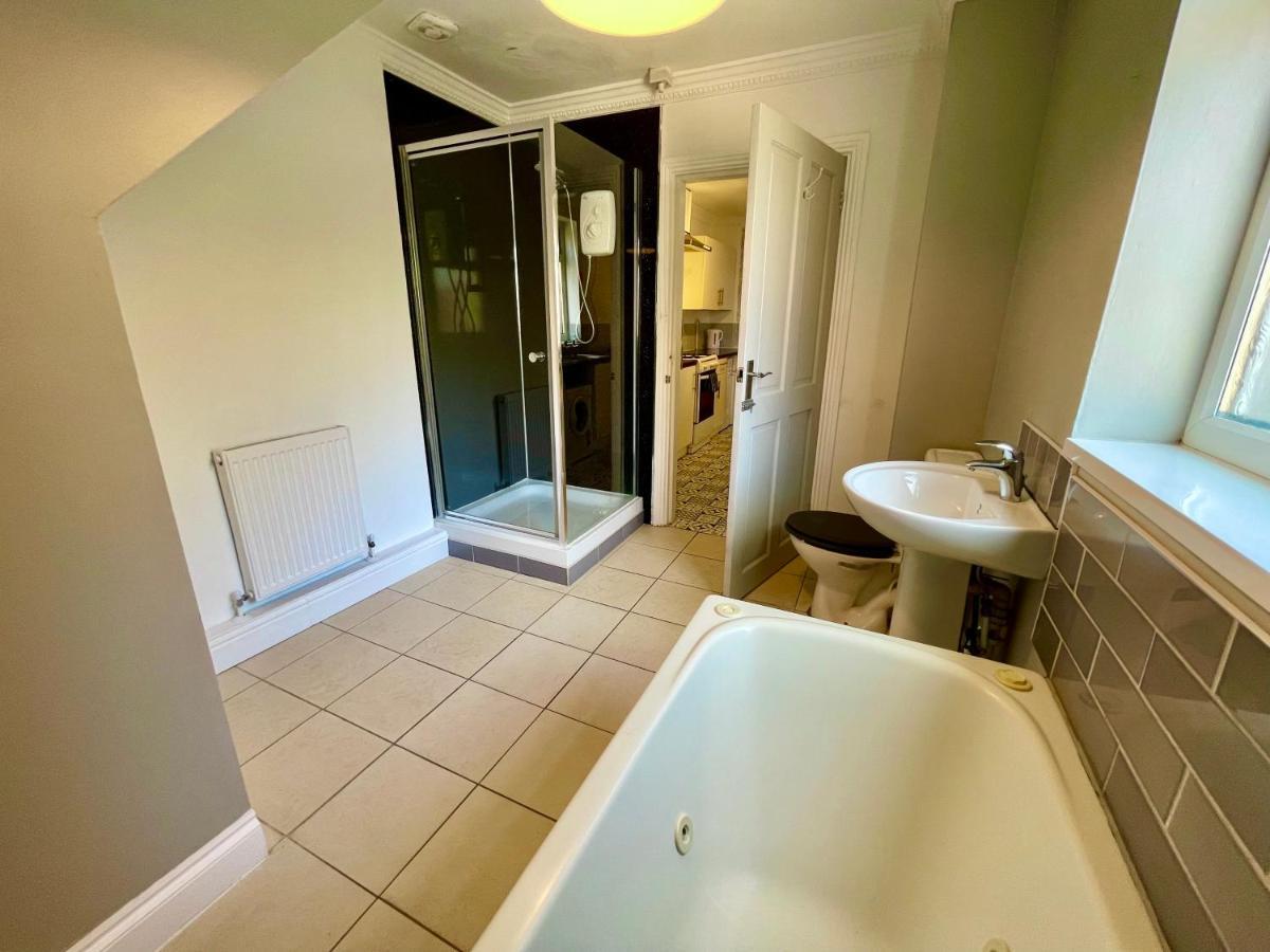 Huge Serviced Apartment With Free Parking Jesmond エクステリア 写真