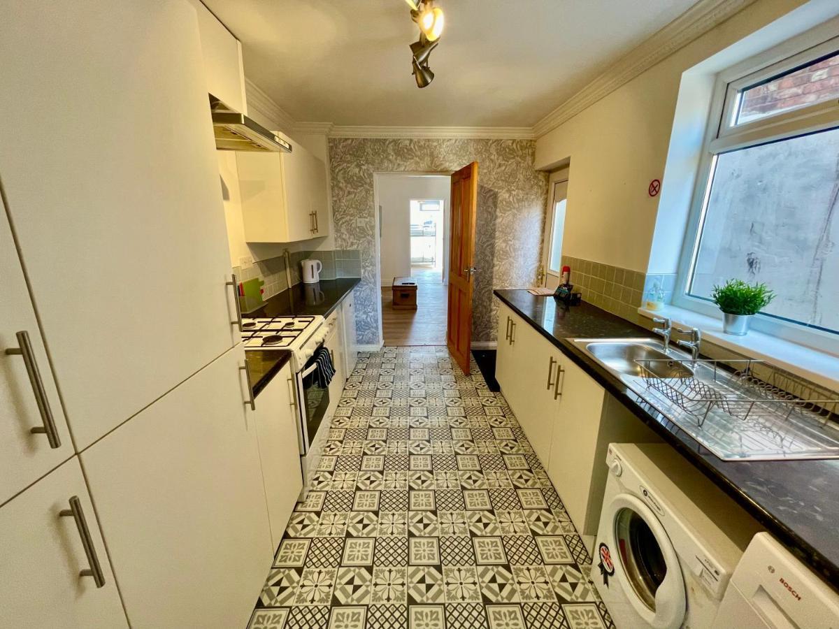 Huge Serviced Apartment With Free Parking Jesmond エクステリア 写真