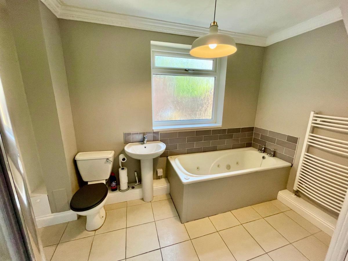 Huge Serviced Apartment With Free Parking Jesmond エクステリア 写真